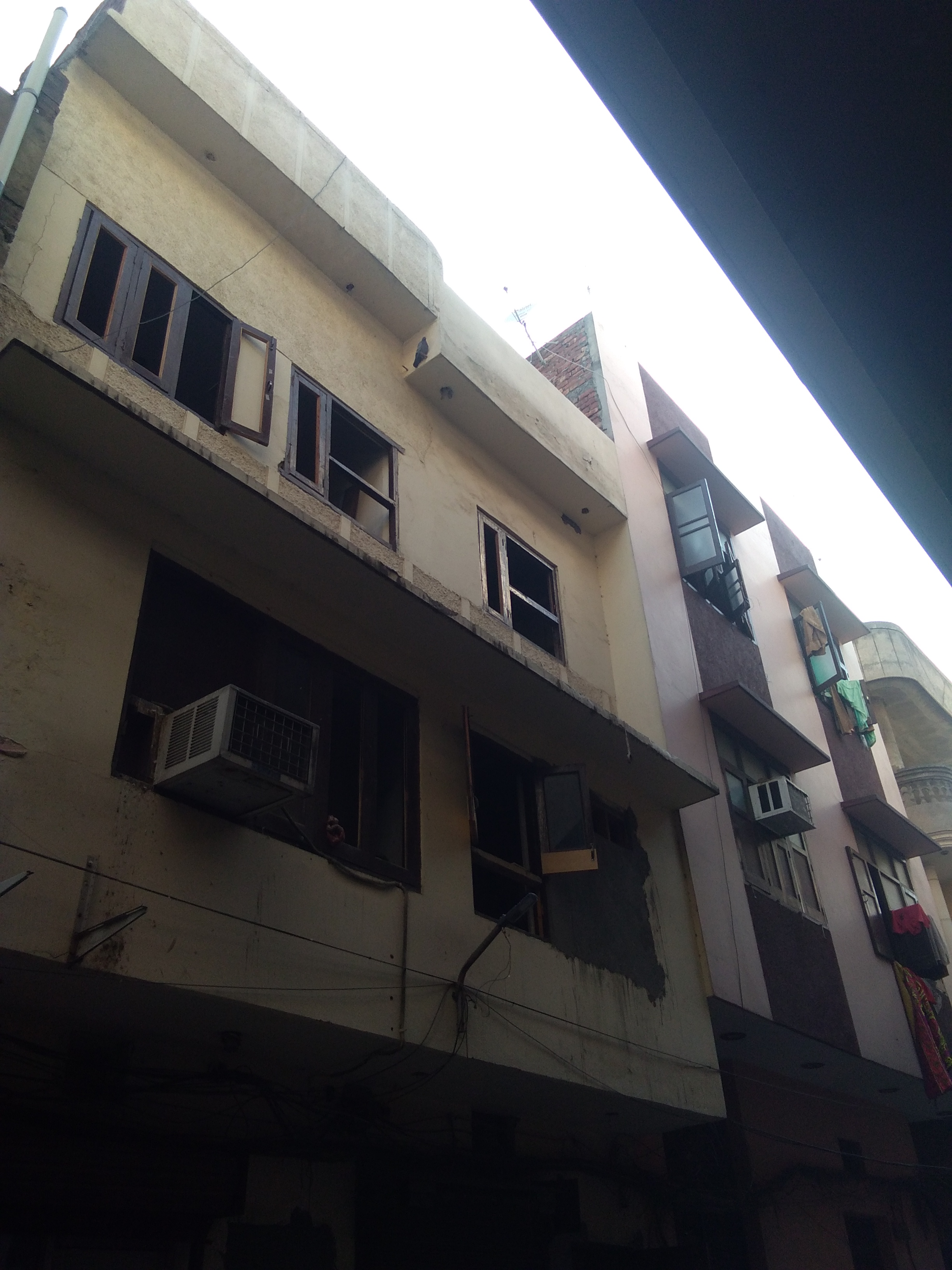 Commercial Guest-House/Banquet-Halls is avalible for Sale at Amritsar